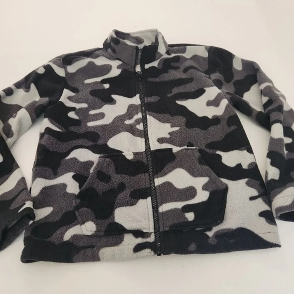 Eddie Bauer Fleece‎ Jacket Kids Size M 10/12 Grey Camo Outdoor Full-Zip Warm - Picture 2 of 8